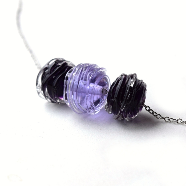 Náhrdelník - ručně vinuté perle "Vortex" na nerezovém řetízku - violet
