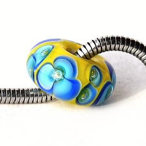 Flower - vinutá perle s velkým průvlekem