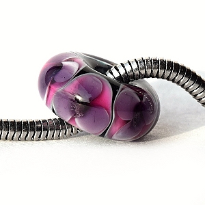 Flower - vinutá perle s velkým průvlekem