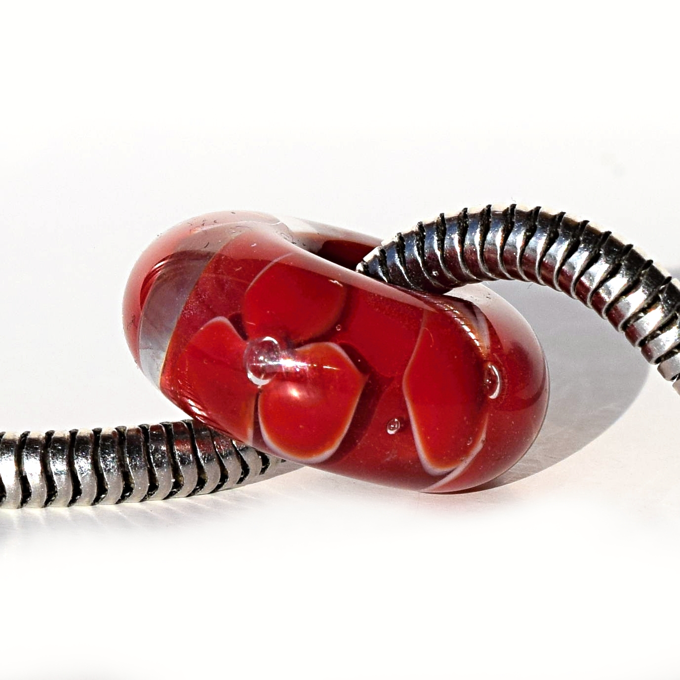 Máky - vinutá perle s velkým průvlekem