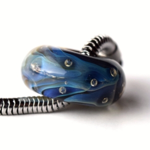 Duhová - vinutá perle s velkým průvlekem REZERVACE