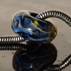 Duhová II- vinutá perle s velkým průvlekem