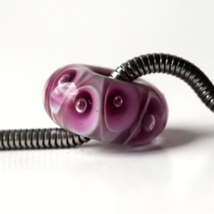 Finary - vinutá perle s velkým průvlekem