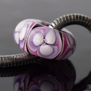 Fiona - vinutá perle s velkým průvlekem