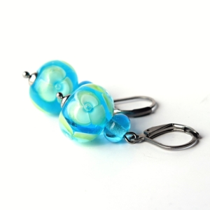 Náušnice s vinutkami aqua flowers -  ručně vinuté perle a chirurgická ocel