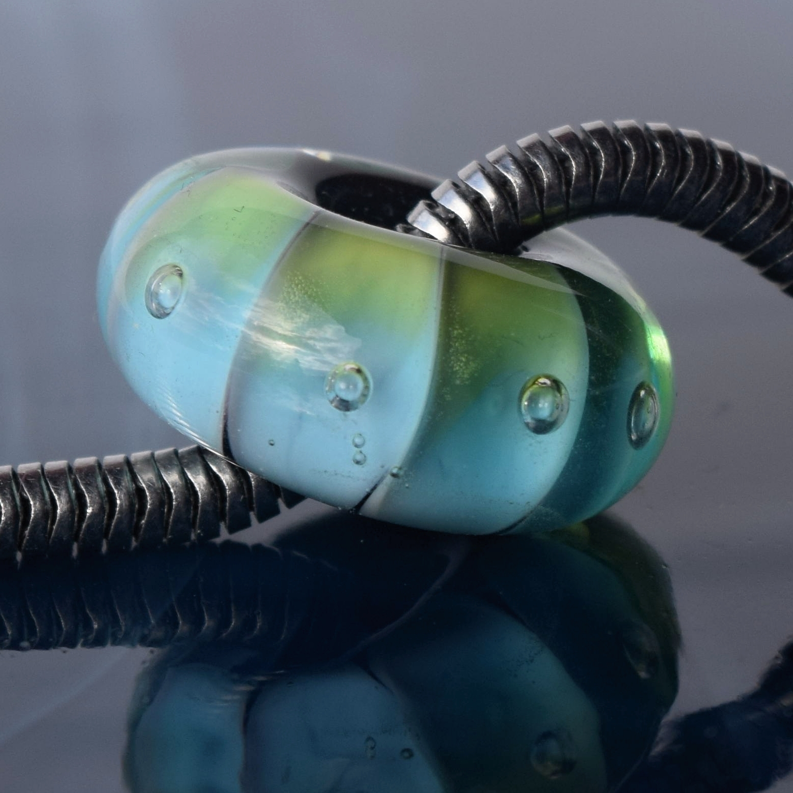 Aqua - vinutá perle s velkým průvlekem pro náramky BHB - handmade lampwork beads Aqua big hole beads